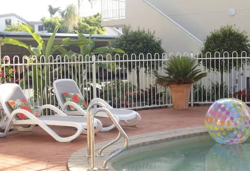 At The Sound Noosa Motel