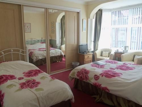 Отель Burlington Quays