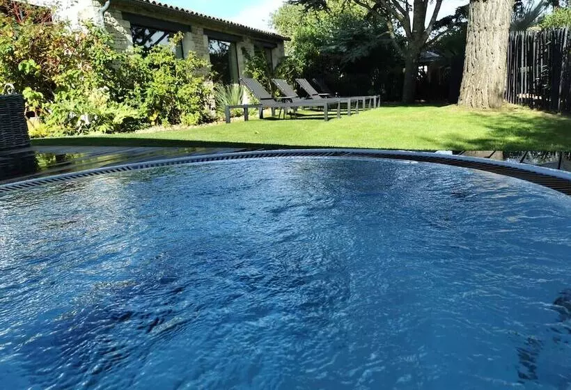 Hotel Le Clos Saint Martin Hôtel & Spa