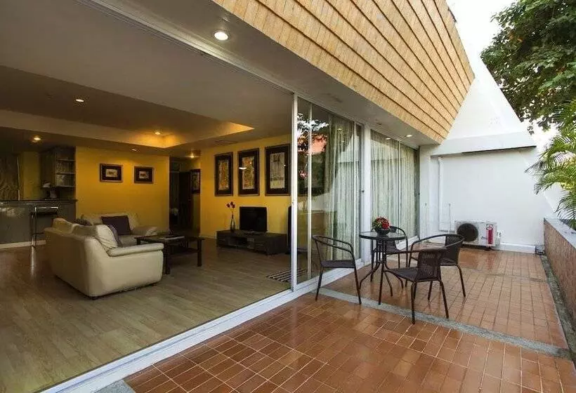 ホテル Panchalae Boutique Residences