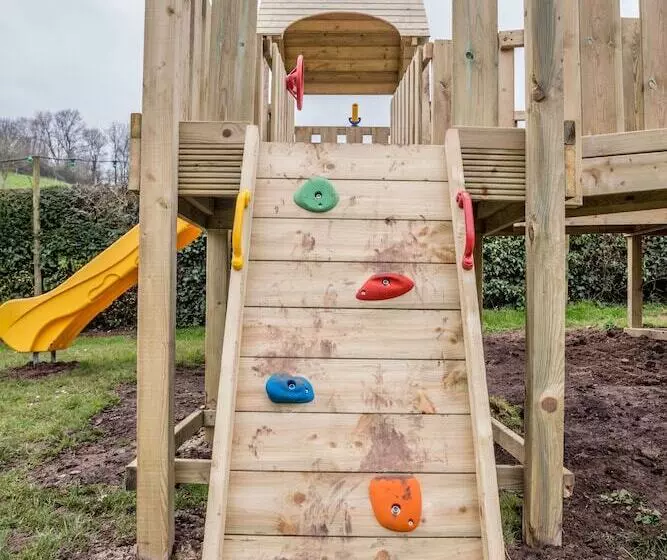 Отель The Farmers Boy Inn Guest House