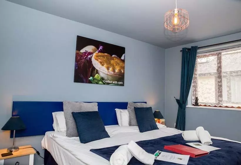 Отель The Farmers Boy Inn Guest House