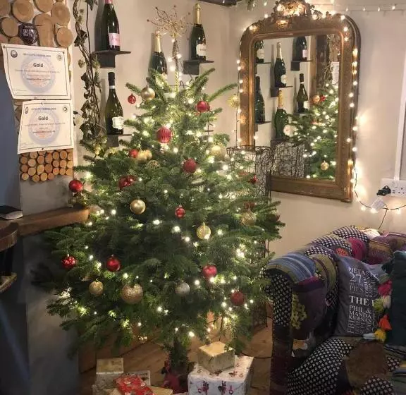 Отель The Farmers Boy Inn Guest House