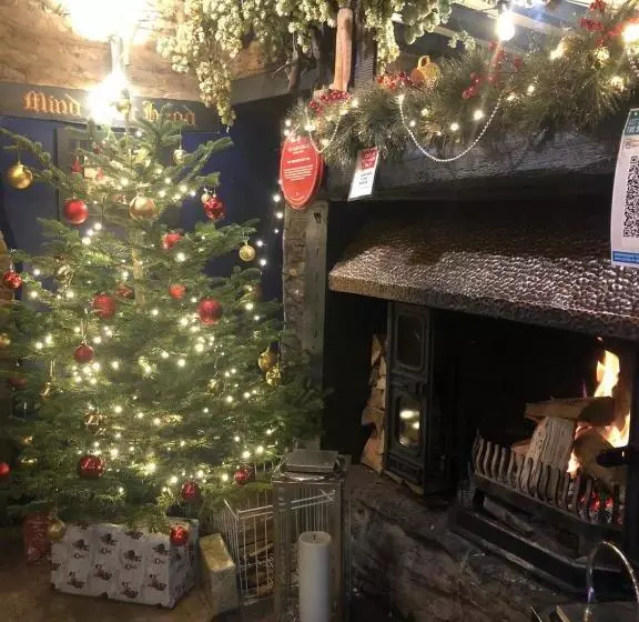 Отель The Farmers Boy Inn Guest House