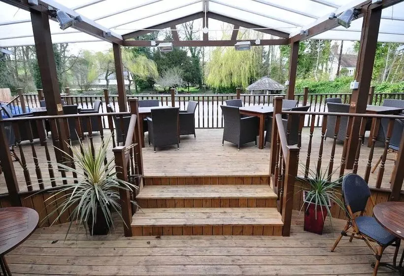 Otel George & Falcon