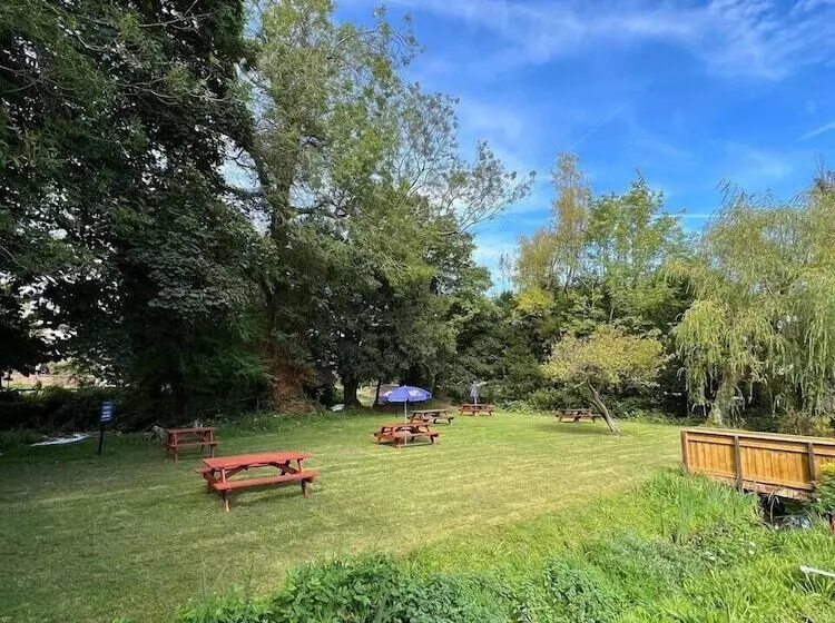 Otel George & Falcon