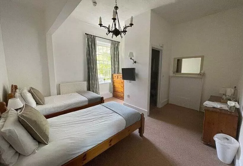 Otel George & Falcon