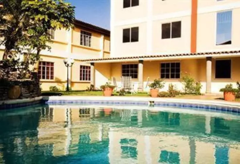 هتل Tolteka Plaza