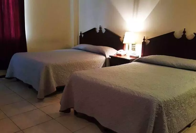 هتل Tolteka Plaza