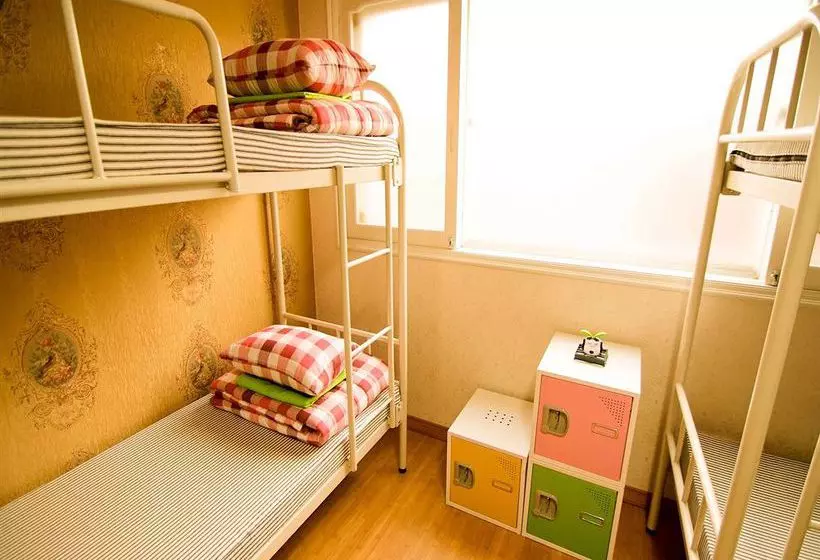 Kimchee Hongdae Guesthouse  Hostel