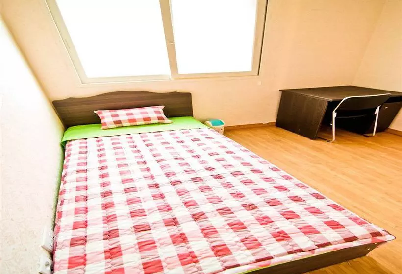 Kimchee Hongdae Guesthouse  Hostel