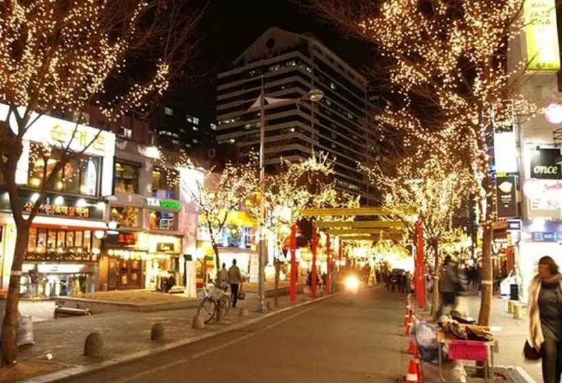 Kimchee Hongdae Guesthouse  Hostel