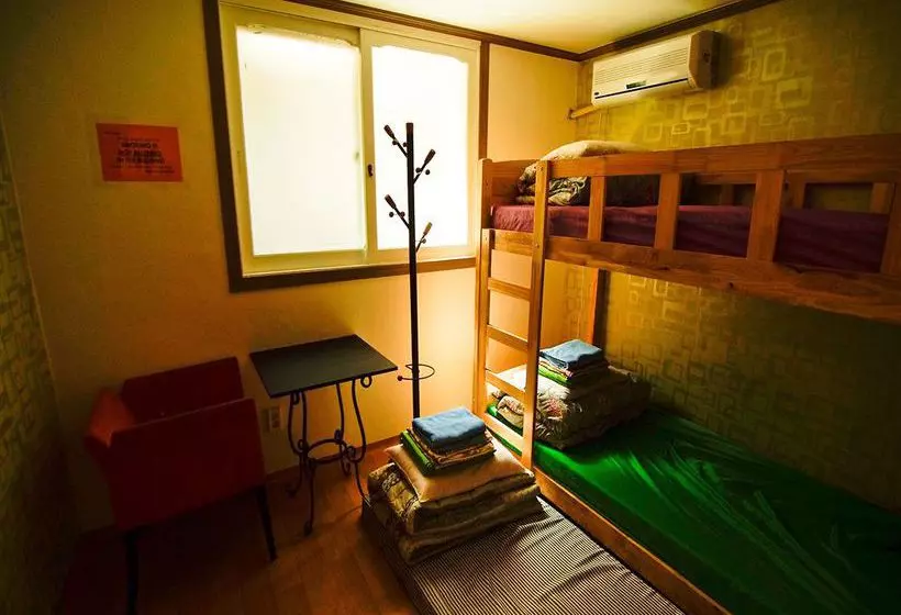 Kimchee Hongdae Guesthouse  Hostel