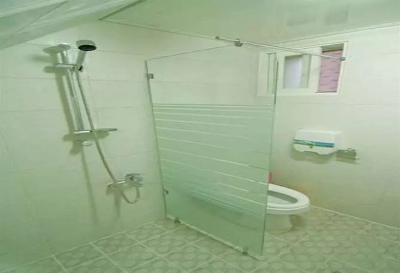 Kimchee Hongdae Guesthouse  Hostel