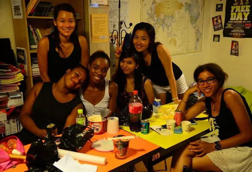 Kimchee Hongdae Guesthouse  Hostel