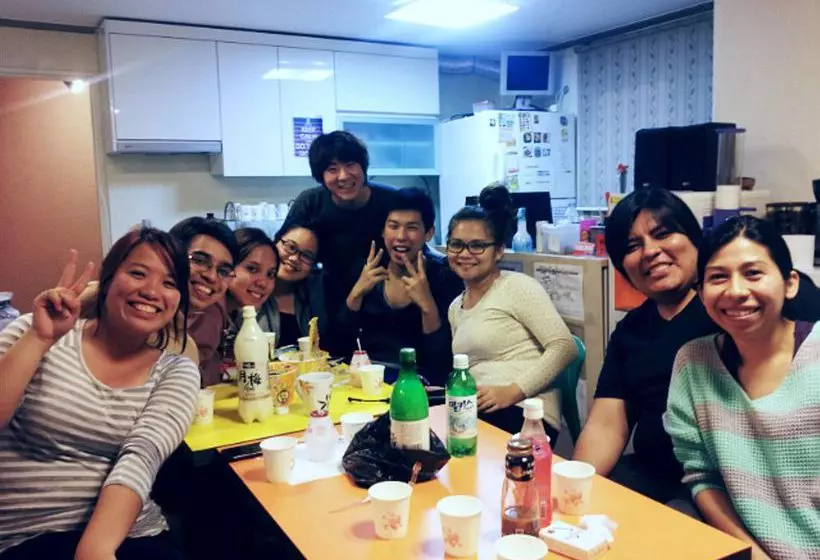 Kimchee Hongdae Guesthouse  Hostel