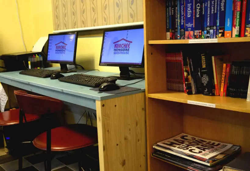 Kimchee Hongdae Guesthouse  Hostel