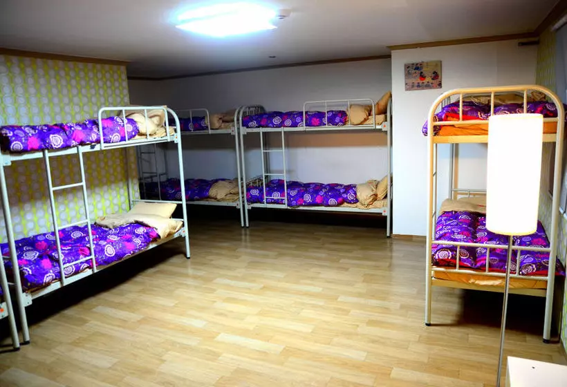 Kimchee Hongdae Guesthouse  Hostel