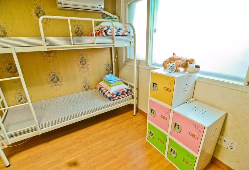 Kimchee Hongdae Guesthouse  Hostel