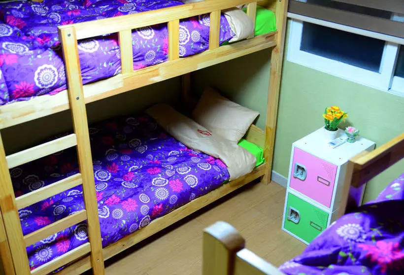 Kimchee Hongdae Guesthouse  Hostel