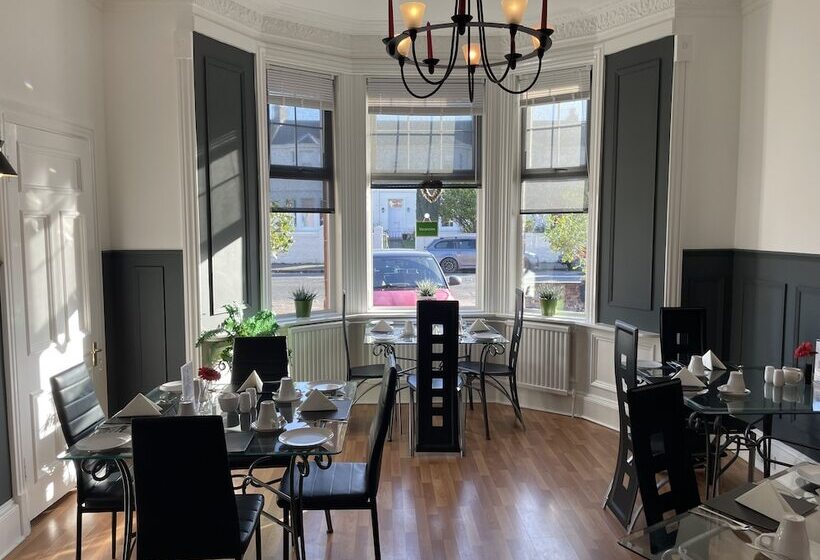 פנסיון Beechwood Ensuite Guest House