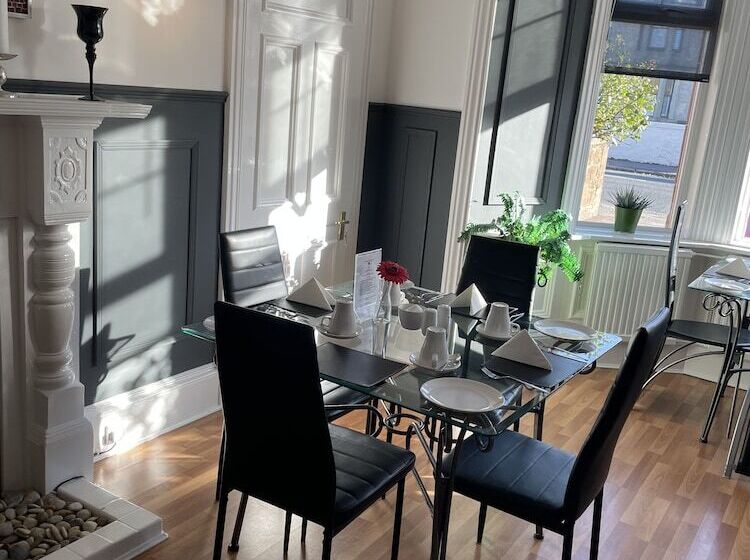 פנסיון Beechwood Ensuite Guest House