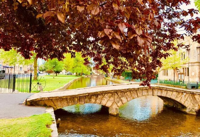 פנסיון Broadlands Adults Only