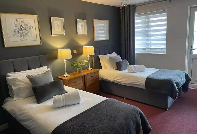 פנסיון Broadlands Adults Only