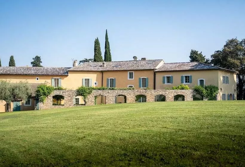 پانسیون Chateau Les Crostes