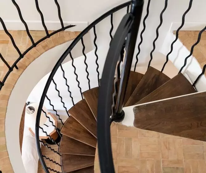 پانسیون Chateau Les Crostes