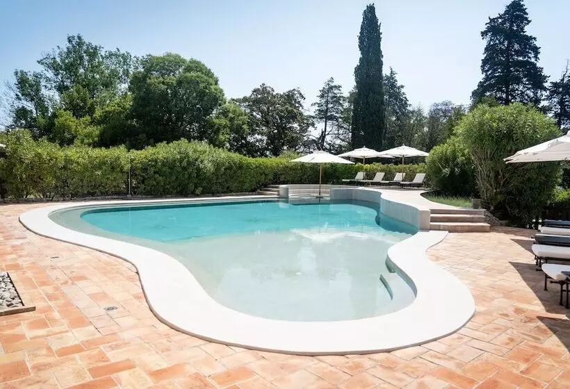 پانسیون Chateau Les Crostes