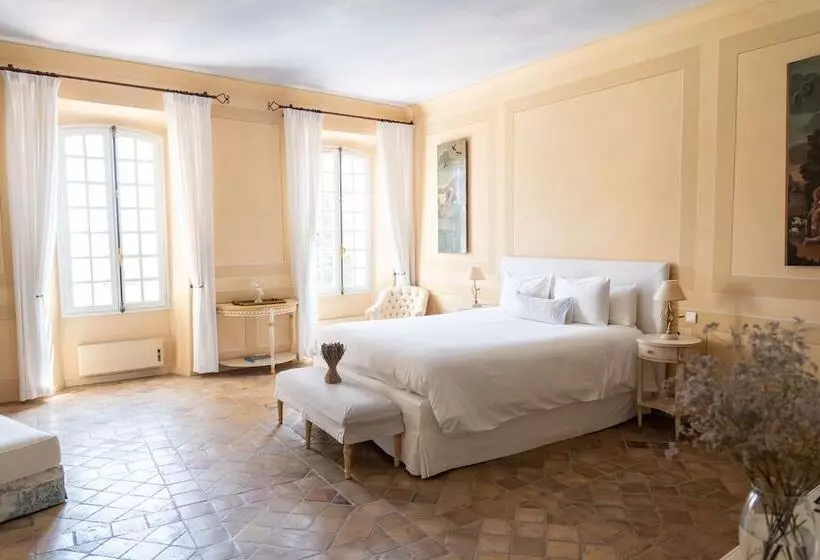 پانسیون Chateau Les Crostes