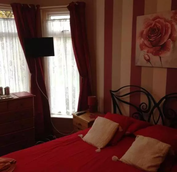 פנסיון Copperfields Guest House