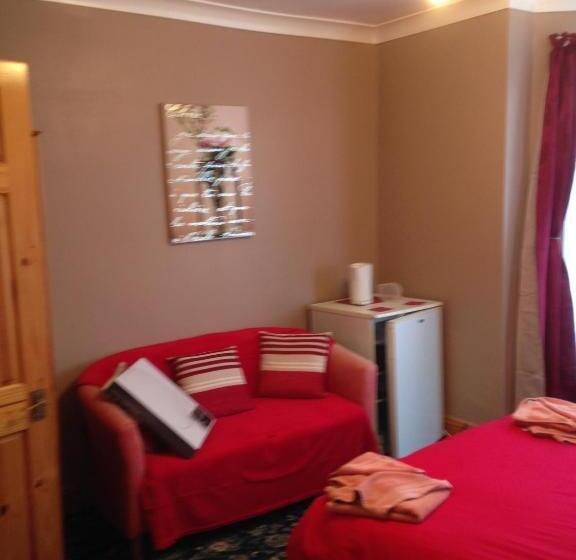 פנסיון Copperfields Guest House