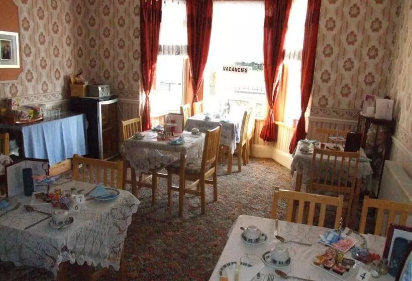 פנסיון Copperfields Guest House