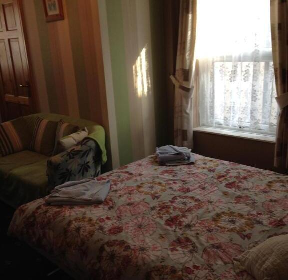 פנסיון Copperfields Guest House