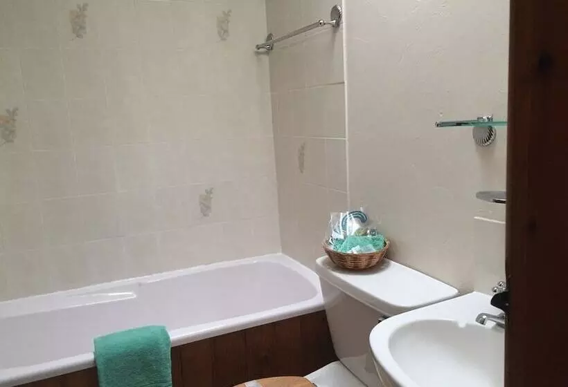 بنسيون Middle Flass Lodge