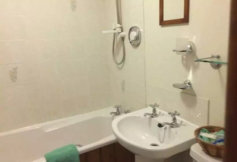 بنسيون Middle Flass Lodge