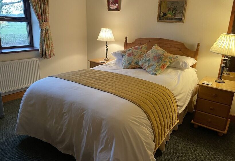 بنسيون Middle Flass Lodge