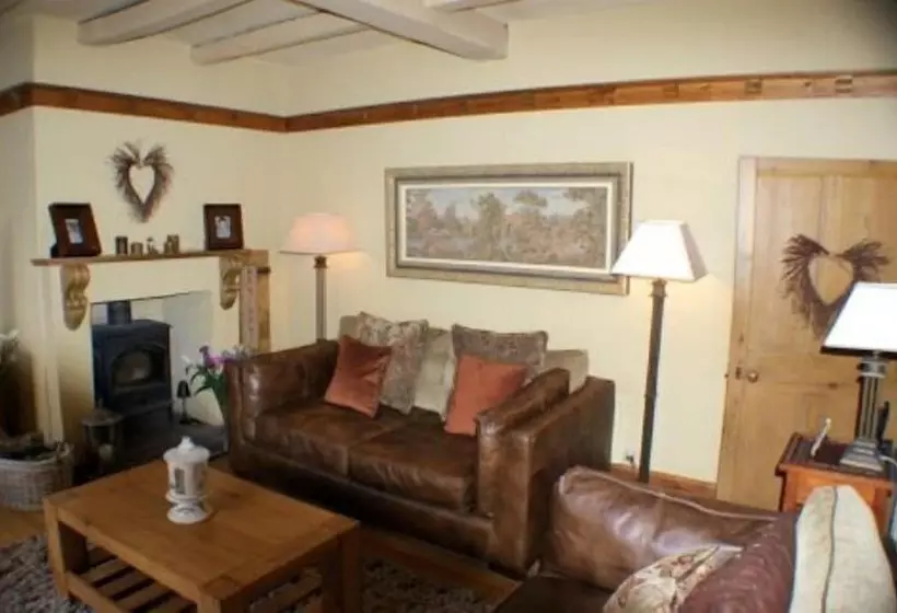 Majatalo Moor End House Bed & Breakfast