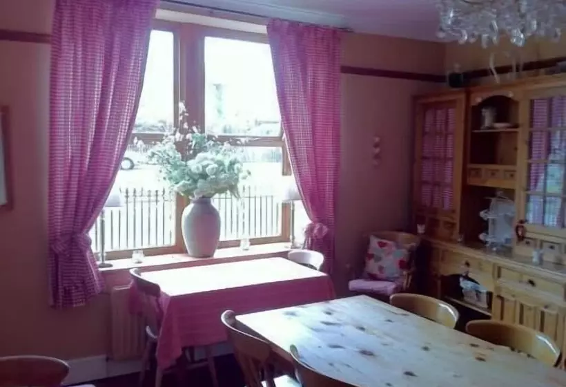 Majatalo Moor End House Bed & Breakfast