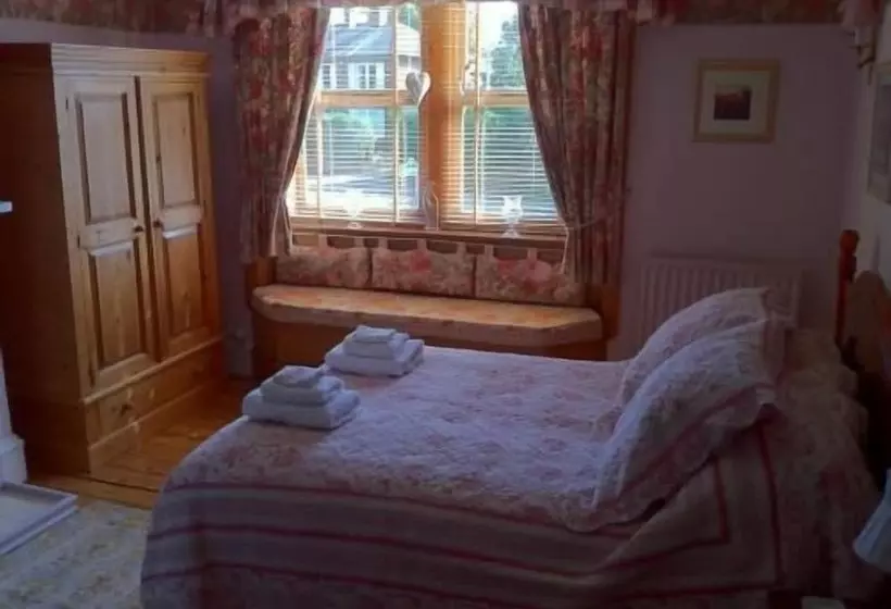 Majatalo Moor End House Bed & Breakfast