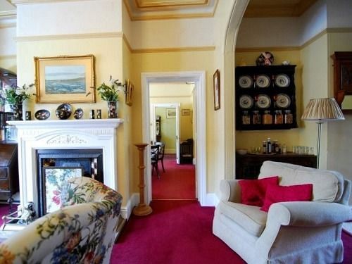 פנסיון Riverbank House