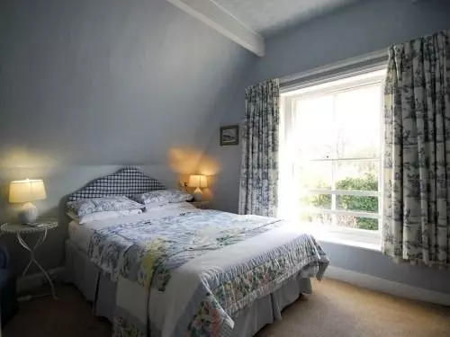 Pensão Riverbank House