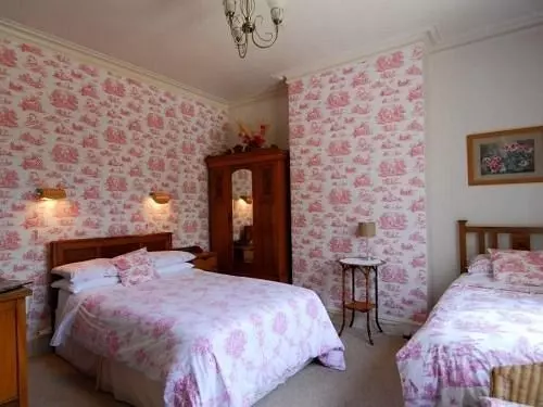 Pensão Riverbank House