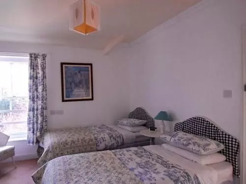 Pensão Riverbank House