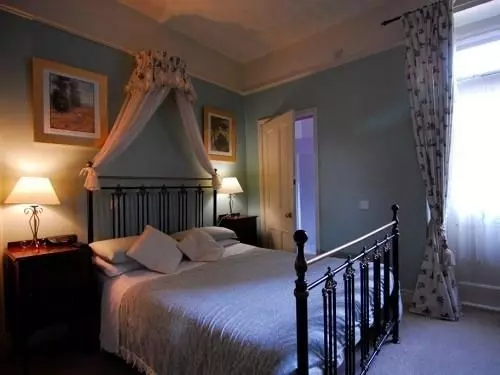 Pensão Riverbank House