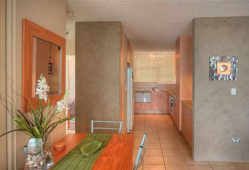 President Holiday Apartments  Absolute Beachfront