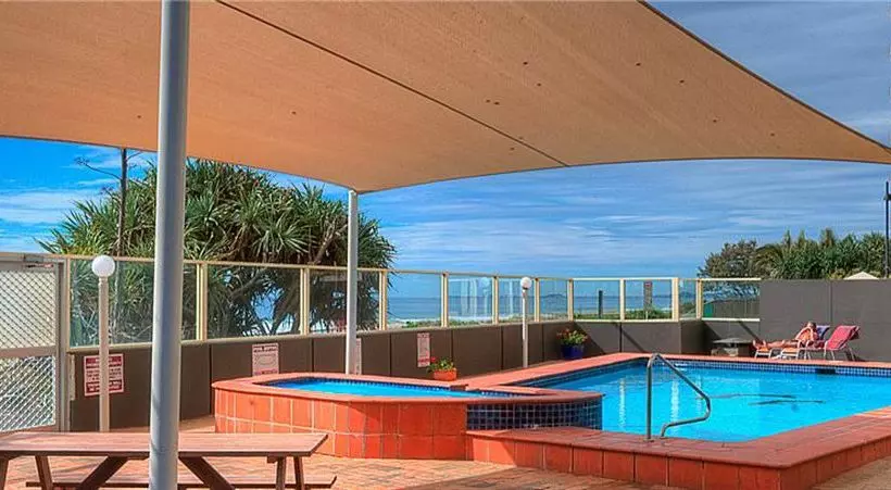 President Holiday Apartments  Absolute Beachfront