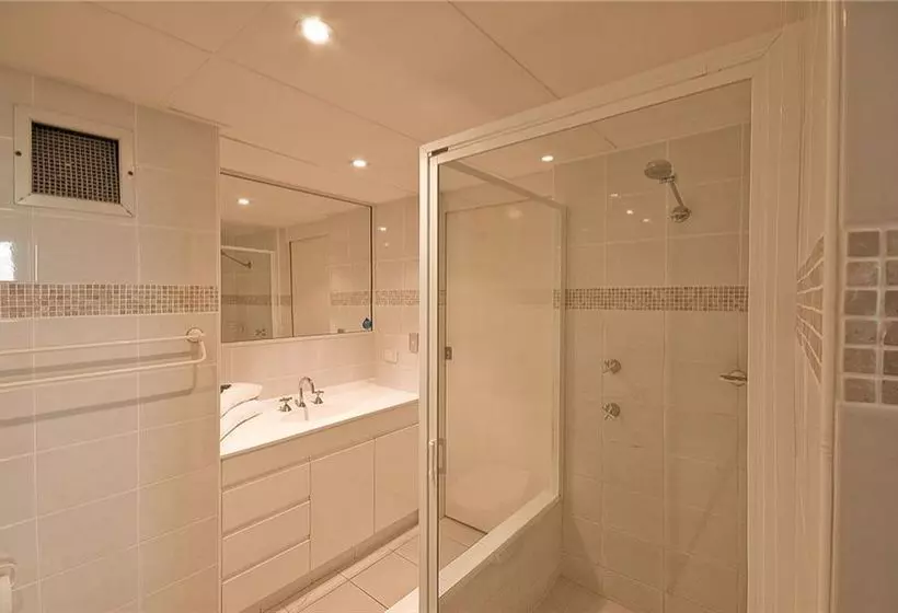 President Holiday Apartments  Absolute Beachfront